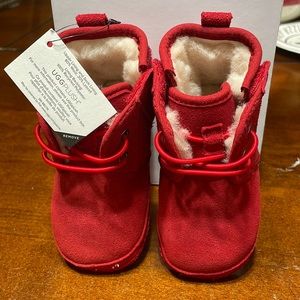 Beautiful UGG red shoes for little boys